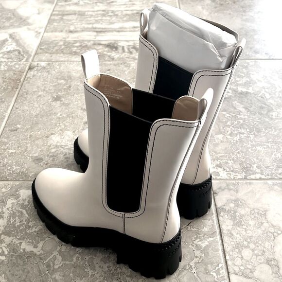 Coach Alexa Leather Bootie in Chalk/Black, New, Size 11 - Picture 8 of 16